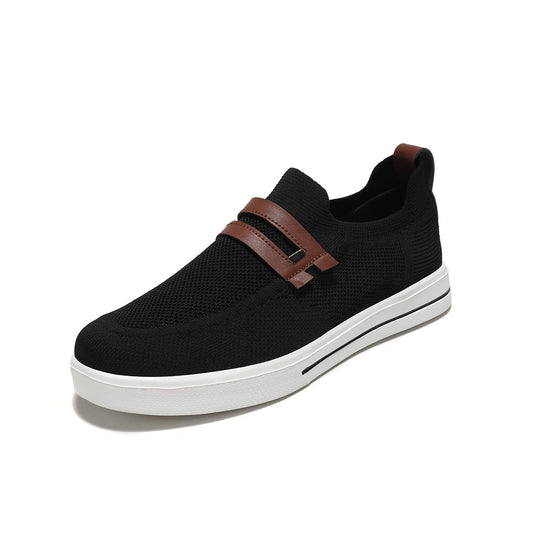 Baskets style slip-on au design élégant et minimaliste, offrant confort et excellente respirabilité, idéales pour une utilisation quotidienne. La paire est de couleur neutre, avec des détails subtils et une finition moderne, garantissant un ajustement parfait et une bonne aération.